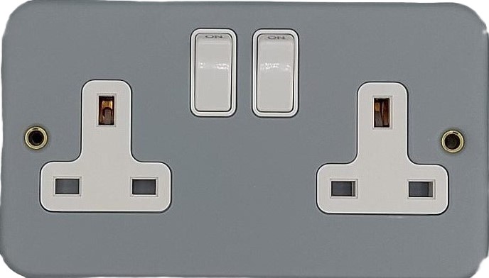 MS132S Niglon Metal Clad 2g SP Switched Socket